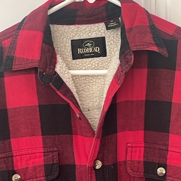 RedHead Brand Men's Long Sleeve Red black Plaid Flannel Sherpa Lined Shirt Sz M - Picture 2 of 10
